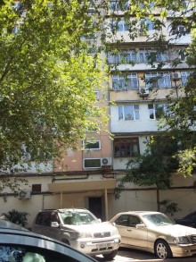 Satılır Köhnə Tikili, Binəqədi.r, 8-ci mikrorayon, Azadlıq.m-15