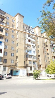 Satılır Köhnə Tikili, Binəqədi.r, 8-ci mikrorayon, Azadlıq.m-1