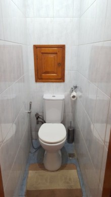 Satılır Köhnə Tikili, Binəqədi.r, 8-ci mikrorayon, Azadlıq.m-9