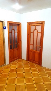 Satılır Köhnə Tikili, Binəqədi.r, 8-ci mikrorayon, Azadlıq.m-11