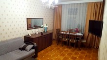 Satılır Köhnə Tikili, Binəqədi.r, 8-ci mikrorayon, Azadlıq.m-13