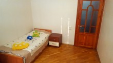 Satılır Köhnə Tikili, Binəqədi.r, 8-ci mikrorayon, Azadlıq.m-17