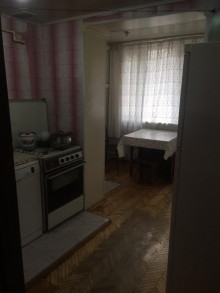 Satılır Köhnə Tikili, Yasamal.r, Yasamal, İnşaatçılar.m-8