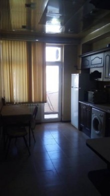 Satılır Yeni Tikili, Nəsimi.r-10