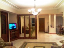 Satılır Köhnə Tikili, Yasamal.r-4
