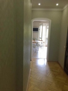 Satılır Köhnə Tikili, Nəsimi.r, 28 May.m-11