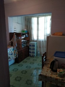 Satılır Köhnə Tikili, Binəqədi.r, 8-ci mikrorayon, Azadlıq.m-4