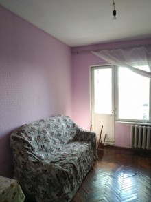 Satılır Köhnə Tikili, Binəqədi.r, 8-ci mikrorayon, Azadlıq.m-7