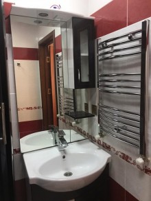 Satılır Yeni Tikili, Binəqədi.r, 7-ci mikrorayon, Azadlıq.m-5