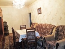Satılır Köhnə Tikili, Binəqədi.r, 8-ci mikrorayon, Azadlıq.m-4