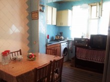 Satılır Köhnə Tikili, Binəqədi.r, 8-ci mikrorayon, Azadlıq.m-6
