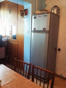 Satılır Köhnə Tikili, Binəqədi.r, 8-ci mikrorayon, Azadlıq.m-9