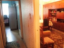 Satılır Köhnə Tikili, Binəqədi.r, 8-ci mikrorayon, Azadlıq.m-11
