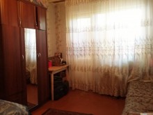 Satılır Köhnə Tikili, Binəqədi.r, 8-ci mikrorayon, Azadlıq.m-12
