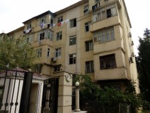 Satılır Köhnə Tikili, Nəsimi.r, 3-cü mikrorayon, Memar Əcəmi.m-1