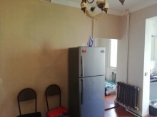 Satılır Köhnə Tikili, Nəsimi.r, 5-ci mikrorayon, Memar Əcəmi.m-4