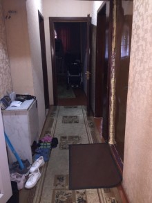 Satılır Köhnə Tikili, Binəqədi.r, 8-ci mikrorayon, Azadlıq.m-3