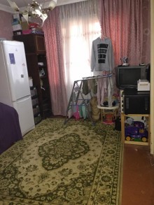 Satılır Köhnə Tikili, Binəqədi.r, 8-ci mikrorayon, Azadlıq.m-4