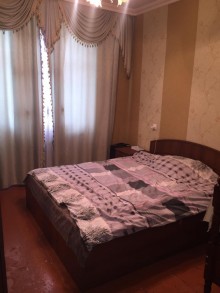 Satılır Köhnə Tikili, Binəqədi.r, 8-ci mikrorayon, Azadlıq.m-5
