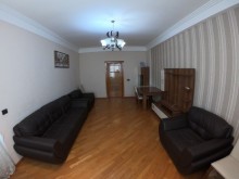 Satılır Yeni Tikili, Binəqədi.r, 9-cu mikrorayon, Memar Əcəmi.m-15