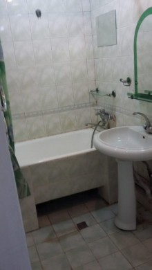 Satılır Köhnə Tikili, Nəsimi.r, 4-cü mikrorayon, Memar Əcəmi.m-7