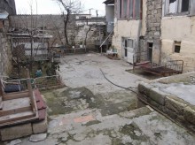 Satılır Torpaq, Yasamal.r-1