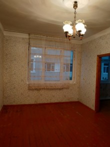 Satılır Köhnə Tikili, Nəsimi.r, 5-ci mikrorayon, Memar Əcəmi.m-8