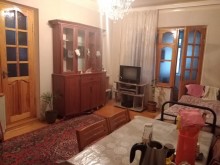 Satılır Köhnə Tikili, Binəqədi.r, 9-cu mikrorayon, Memar Əcəmi.m-1