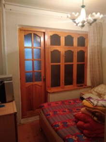 Satılır Köhnə Tikili, Binəqədi.r, 9-cu mikrorayon, Memar Əcəmi.m-2