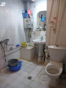 Satılır Köhnə Tikili, Binəqədi.r, 9-cu mikrorayon, Memar Əcəmi.m-7