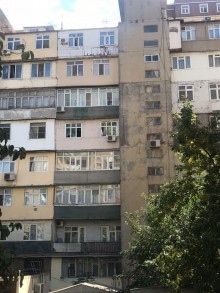 Satılır Köhnə Tikili, Binəqədi.r, 9-cu mikrorayon, Memar Əcəmi.m-1