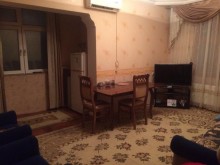 Satılır Köhnə Tikili, Binəqədi.r, 9-cu mikrorayon, Memar Əcəmi.m-2