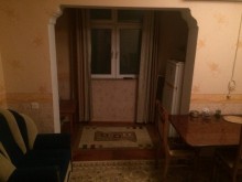 Satılır Köhnə Tikili, Binəqədi.r, 9-cu mikrorayon, Memar Əcəmi.m-11