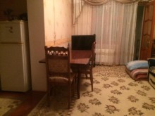 Satılır Köhnə Tikili, Binəqədi.r, 9-cu mikrorayon, Memar Əcəmi.m-17