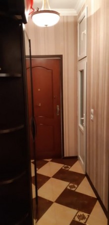 Satılır Köhnə Tikili, Binəqədi.r, 6-cı mikrorayon, Memar Əcəmi.m-2