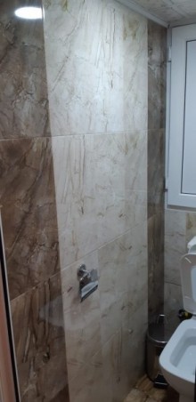 Satılır Köhnə Tikili, Binəqədi.r, 6-cı mikrorayon, Memar Əcəmi.m-9
