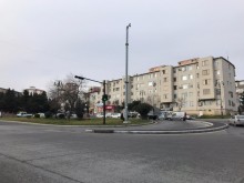 Satılır Köhnə Tikili, Nəsimi.r, 4-cü mikrorayon, Memar Əcəmi.m-1
