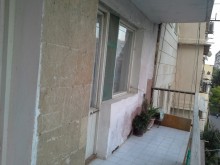 Satılır Köhnə Tikili, Binəqədi.r, 6-cı mikrorayon, Nəsimi.m-20