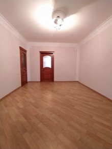 Satılır Köhnə Tikili, Nizami.r, 8-ci kilometr, Qara Qarayev.m-2