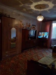 Satılır Köhnə Tikili, Binəqədi.r, 8-ci mikrorayon, Azadlıq.m-1
