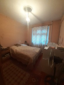 Satılır Köhnə Tikili, Binəqədi.r, 8-ci mikrorayon, Azadlıq.m-2
