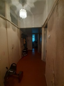Satılır Köhnə Tikili, Binəqədi.r, 8-ci mikrorayon, Azadlıq.m-4