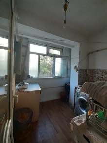 Satılır Köhnə Tikili, Binəqədi.r, 8-ci mikrorayon, Azadlıq.m-5