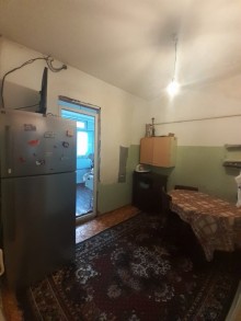 Satılır Köhnə Tikili, Binəqədi.r, 8-ci mikrorayon, Azadlıq.m-7