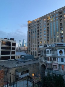Satılır Köhnə Tikili, Səbail.r, İçərişəhər.m-2