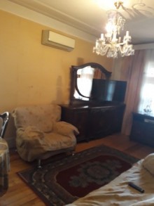 Satılır Köhnə Tikili, Binəqədi.r, 9-cu mikrorayon, Memar Əcəmi.m-1