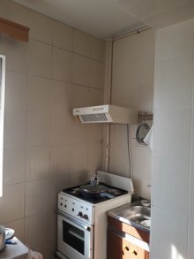 Satılır Köhnə Tikili, Binəqədi.r, 9-cu mikrorayon, Memar Əcəmi.m-3