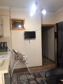 Satılır Köhnə Tikili, Binəqədi.r, 7-ci mikrorayon, Azadlıq.m-5