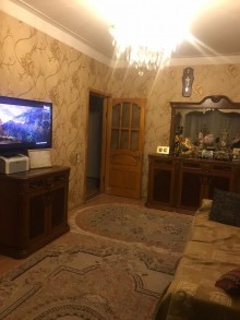 Satılır Köhnə Tikili, Binəqədi.r, 7-ci mikrorayon, Azadlıq.m-6