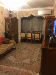 Satılır Köhnə Tikili, Binəqədi.r, 7-ci mikrorayon, Azadlıq.m-7
